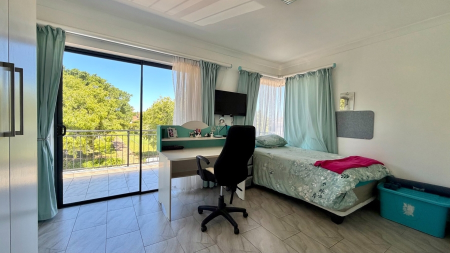 4 Bedroom Property for Sale in La Montagne Western Cape